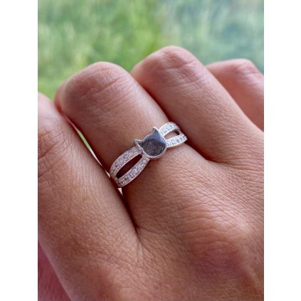 Pietny strieborný prstienok KITTY