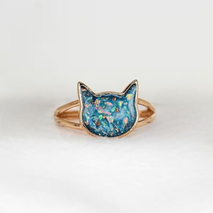 Pietny strieborný prstienok MAČKA