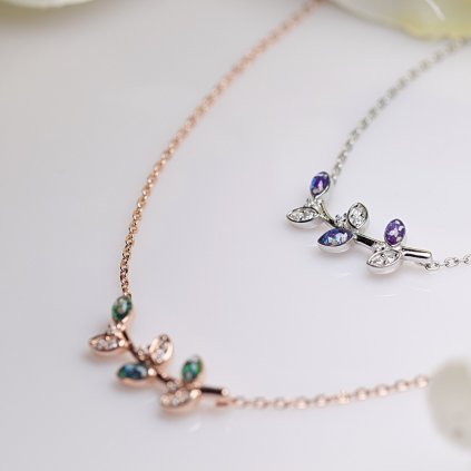 Pietny strieborný náhrdelník LISTY