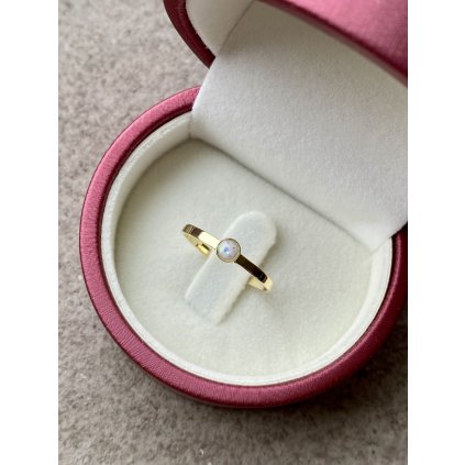 Pietní zlatý prstýnek KAPKA