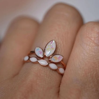 Pietny strieborný prstienok MARQUISE