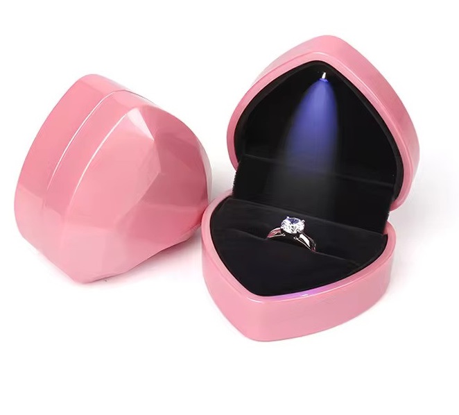 Iskay Dárková krabička na prsten nebo náušnice s LED světlem - DIAMOND Barevná varianta: Růžová