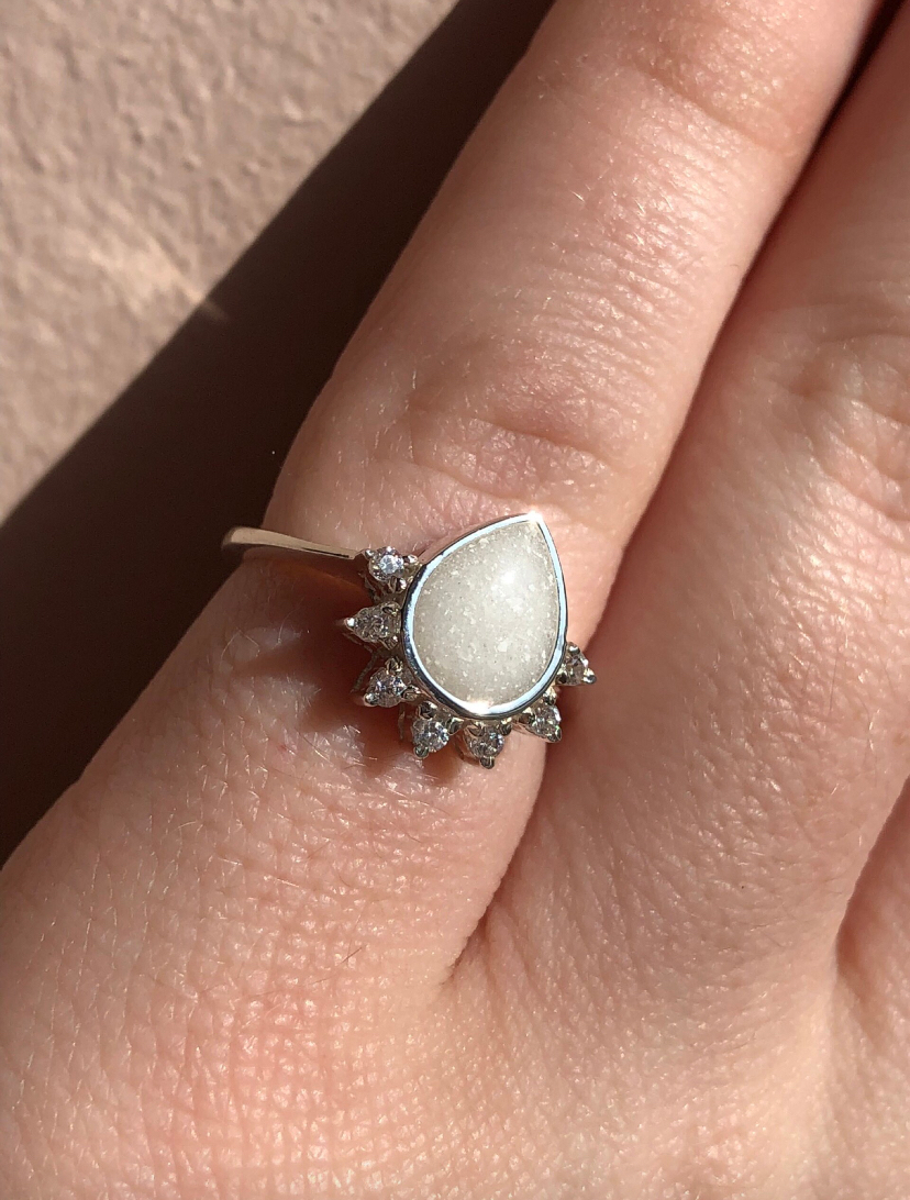 Iskay Stříbrný prstýnek LARISSA 8x10MM Velikost: 5 (EU: 49-50), Obsah: Pouze MM, Povrchová úprava: Stříbro Ag 925/1000