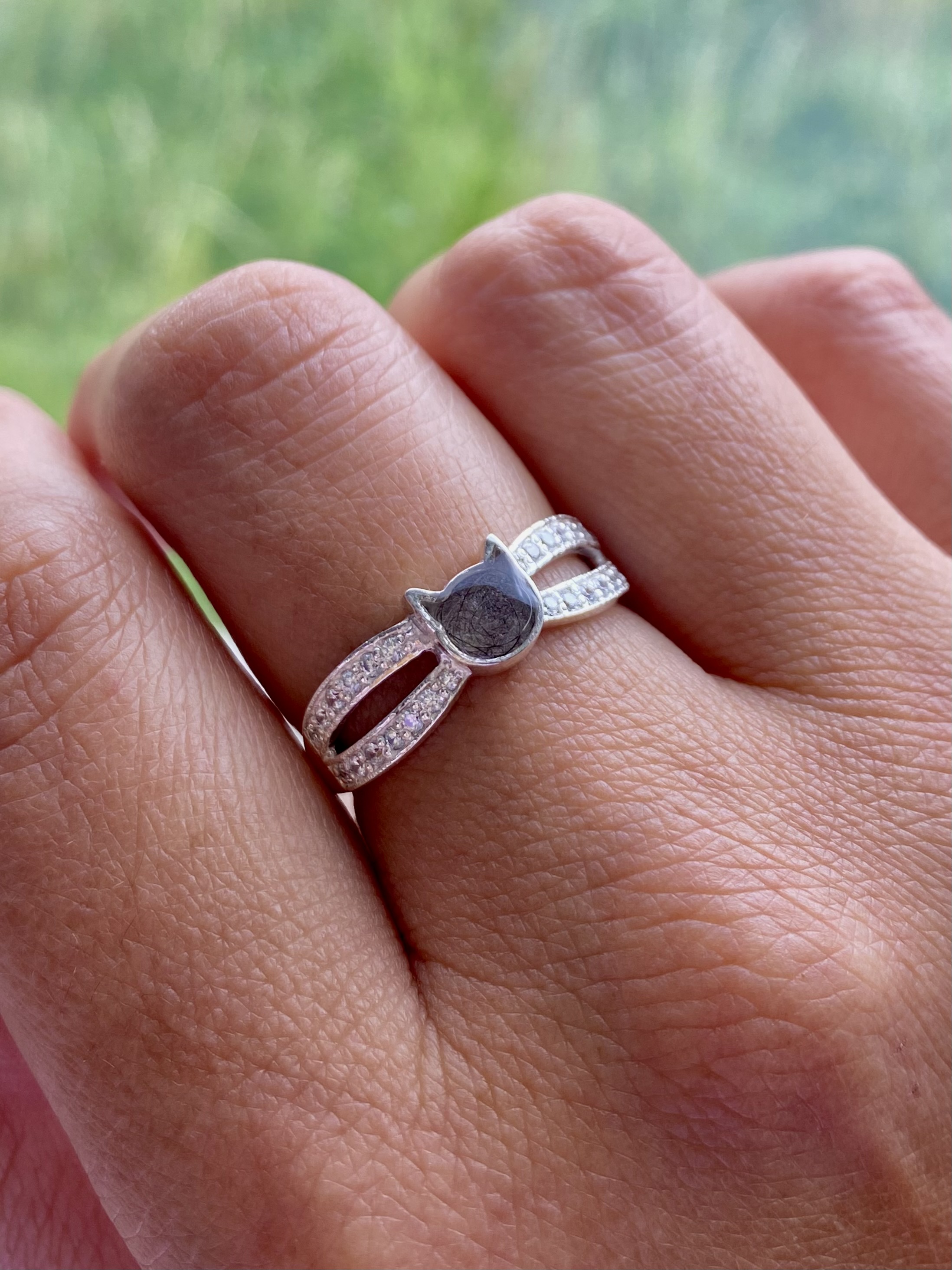 Iskay Pietní stříbrný prstýnek KITTY Velikost: 6 (EU: 51-53), Obsah: Pouze Popel, Povrchová úprava: Stříbro Ag 925/1000