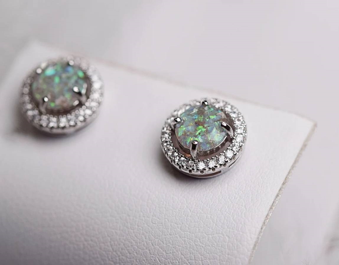 Iskay Pietní stříbrné náušnice PANDORA S,M,L Obsah: Pouze Srst, Povrchová úprava: Stříbro Ag 925/1000, Velikost kamínku: L= 8mm