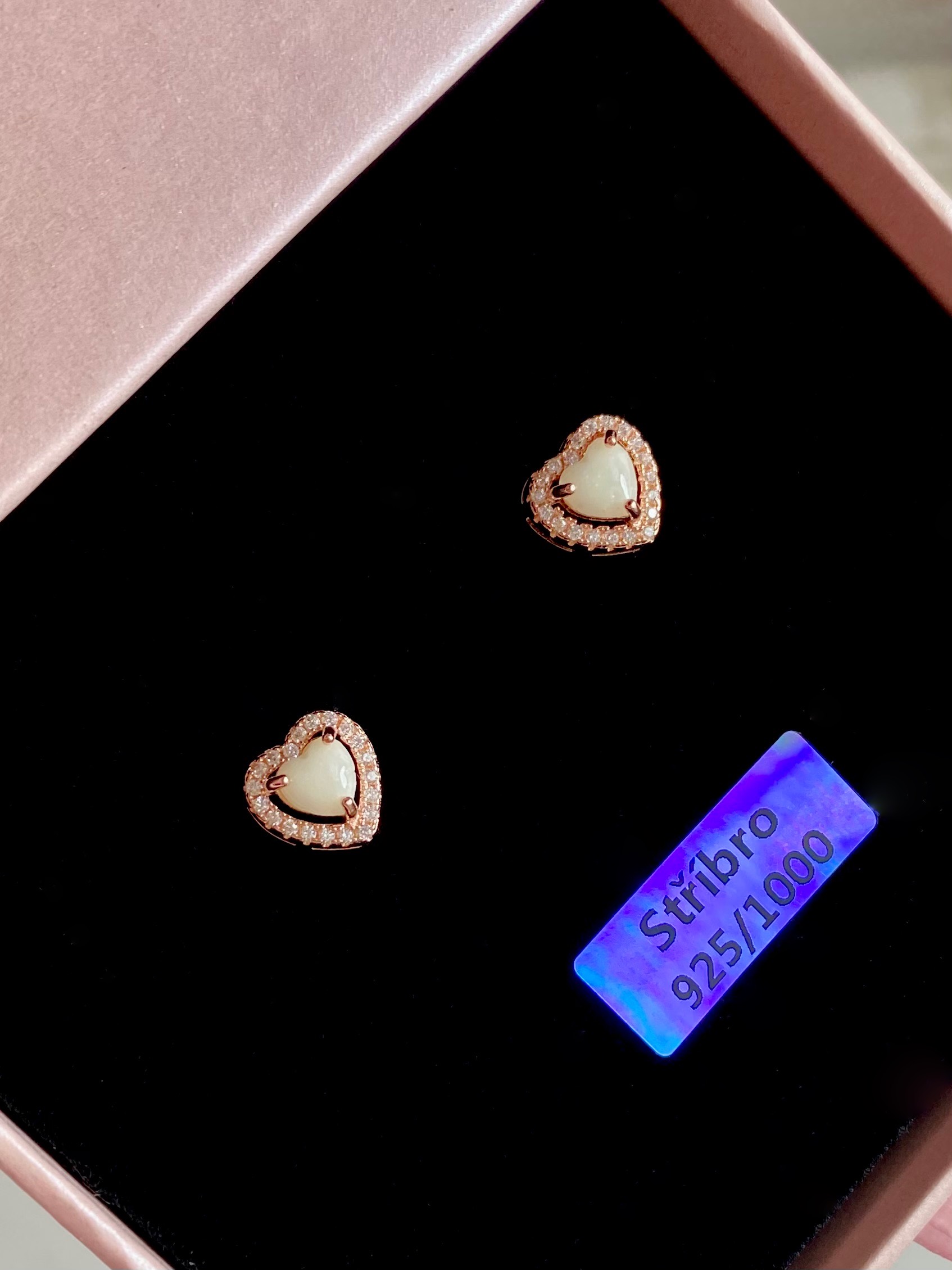 Iskay Pietní stříbrné náušnice SRDCE S,M Obsah: Pouze Vlasy, Povrchová úprava: Stříbro Ag 925/1000, Velikost kamínku: M= 6mm