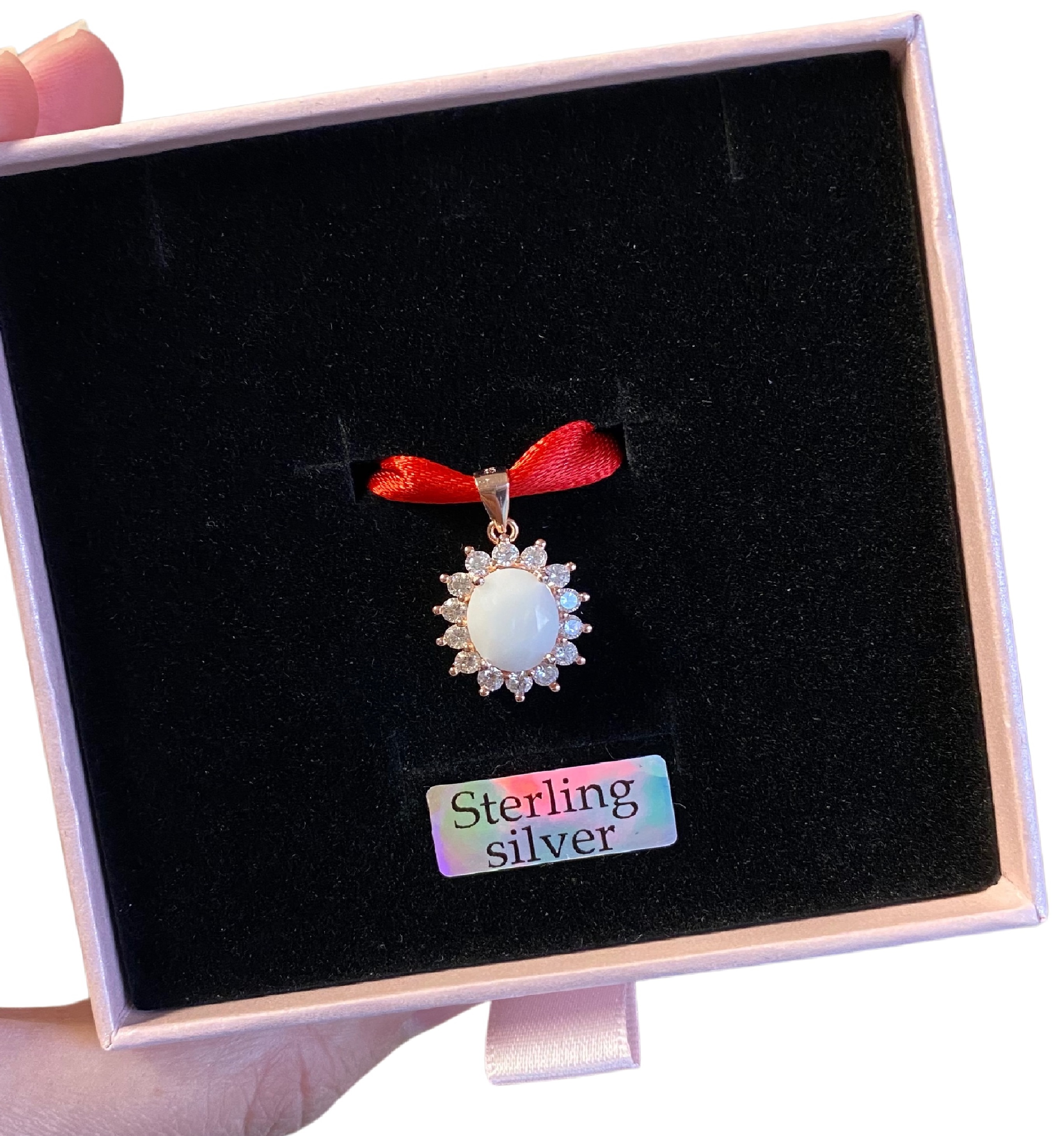 Iskay Pietní stříbrný přívěsek DIANA S,M,L,XL,XXL,XXXL Obsah: Pouze Vlasy, Povrchová úprava: Stříbro Ag 925/1000, Velikost kamínku: S= 5x7mm