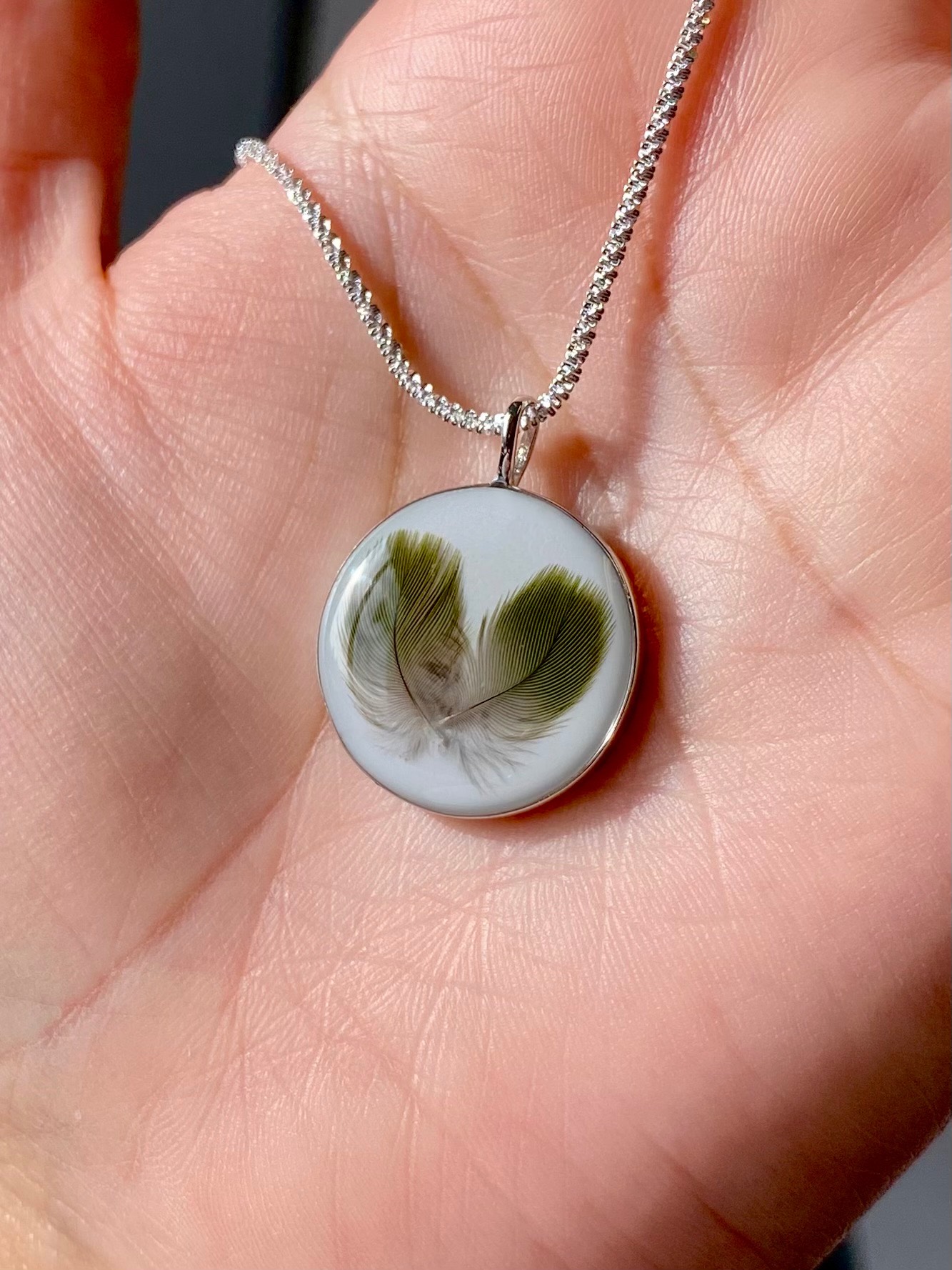 Iskay Pietní stříbrný přívěsek KRUH 4MM, 6MM, 8MM, 12MM, 16MM, 20MM Obsah: Pouze Popel, Povrchová úprava: Pozlacené stříbro bílým zlatem, Velikost ka…