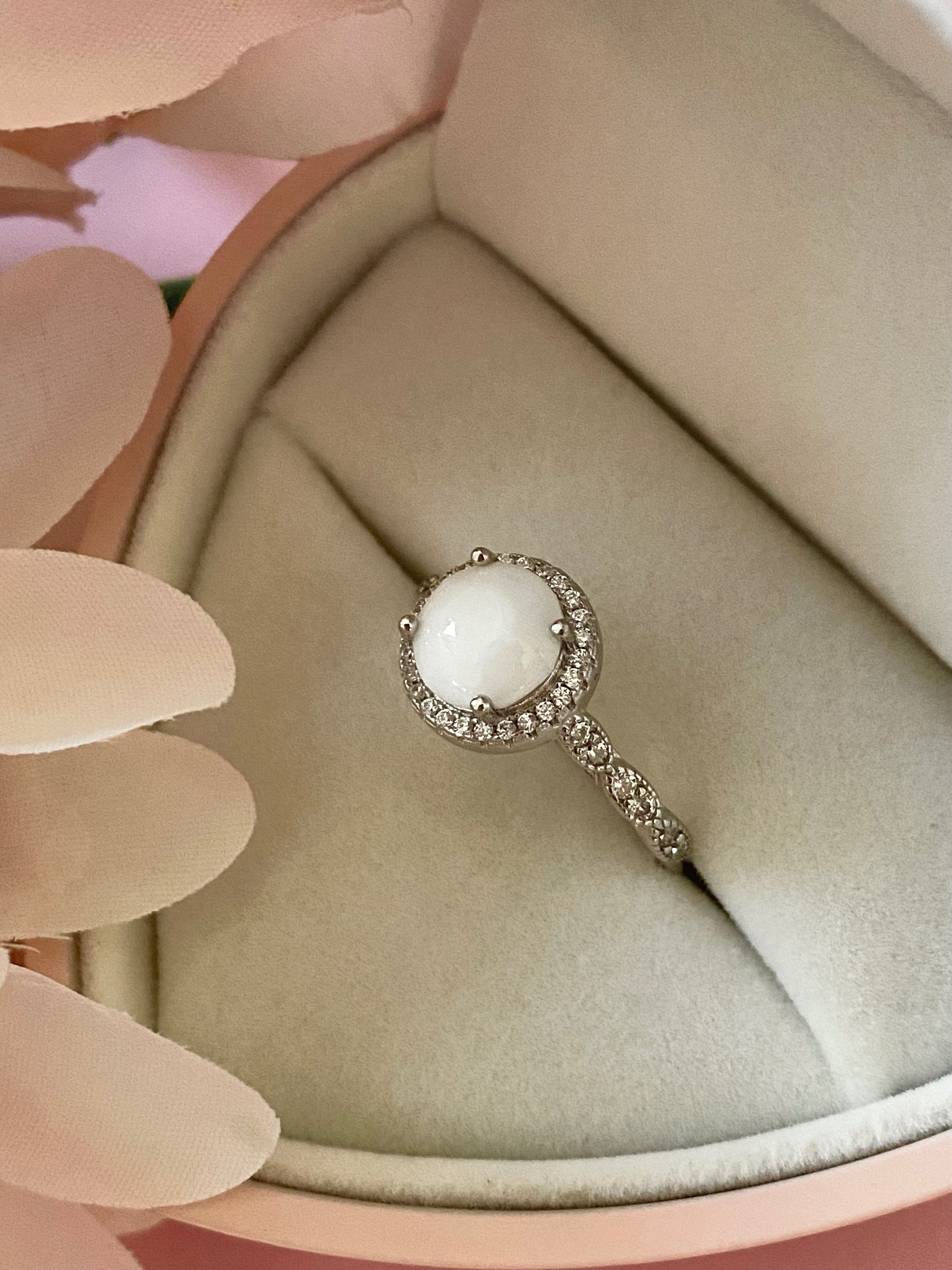 Iskay Pietní stříbrný prstýnek CLASSIC 8MM Velikost: 7 (EU: 54-56), Obsah: Pouze Vlasy, Povrchová úprava: Pozlacené stříbro bílým zlatem