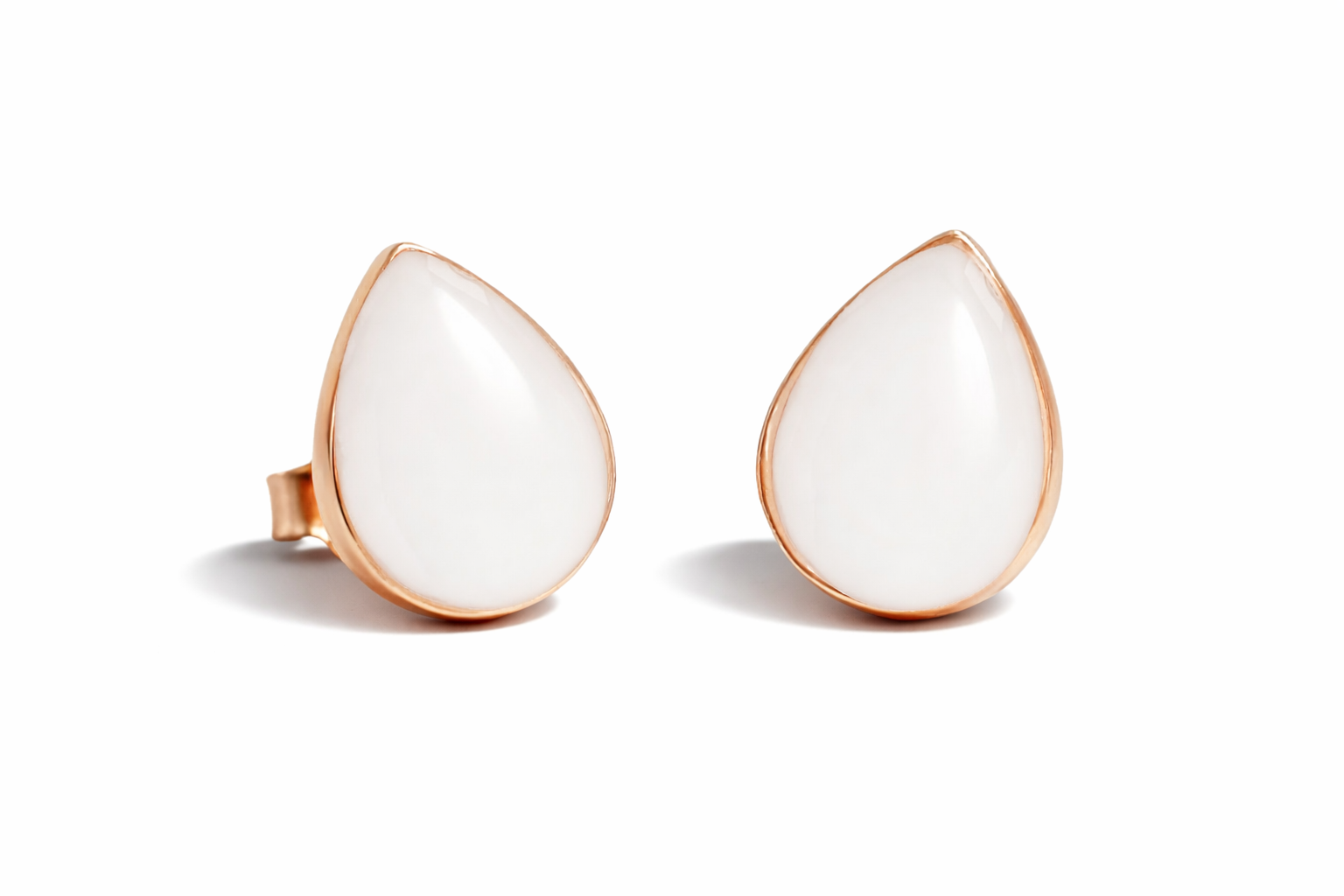 Iskay Pietní stříbrné náušnice DROP OF LOVE S,M,L Obsah: Pouze Popel, Povrchová úprava: Stříbro Ag 925/1000, Velikost kamínku: S= 7x5mm