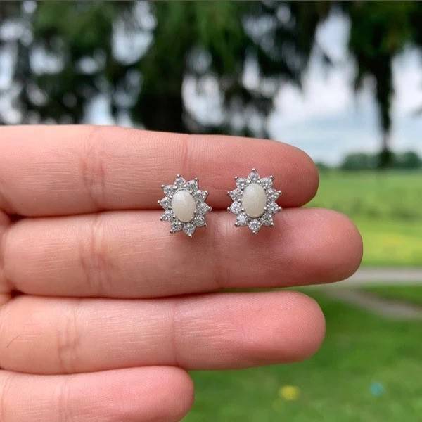 Iskay Stříbrné náušnice DIANA S,M,L Obsah: MM + Popel, Povrchová úprava: Stříbro Ag 925/1000, Velikost kamínku: M= 5x7mm