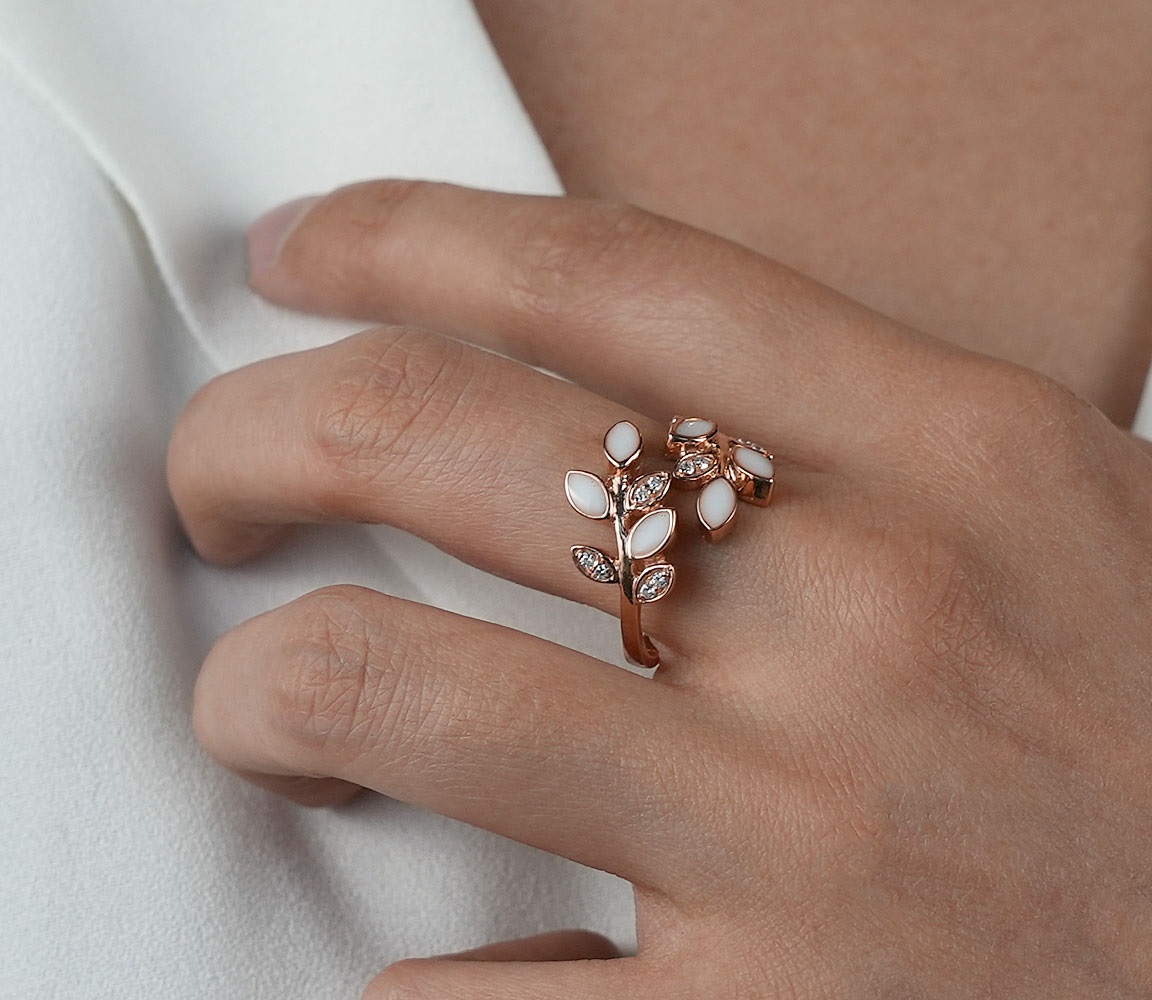 Iskay Pietní stříbrný prstýnek LISTY - Nastavitelné Barva krystalu: Černá, Obsah: Pouze Popel, Povrchová úprava: Pozlacené stříbro žlutým zlatem