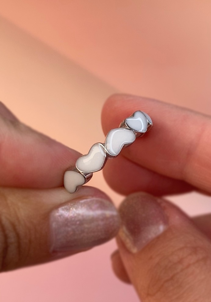 Iskay Pamětní stříbrný prsten SRDÍČKA Velikost: 6 (EU: 51-53), Obsah: Pouze Srst, Povrchová úprava: Pozlacené stříbro bílým zlatem