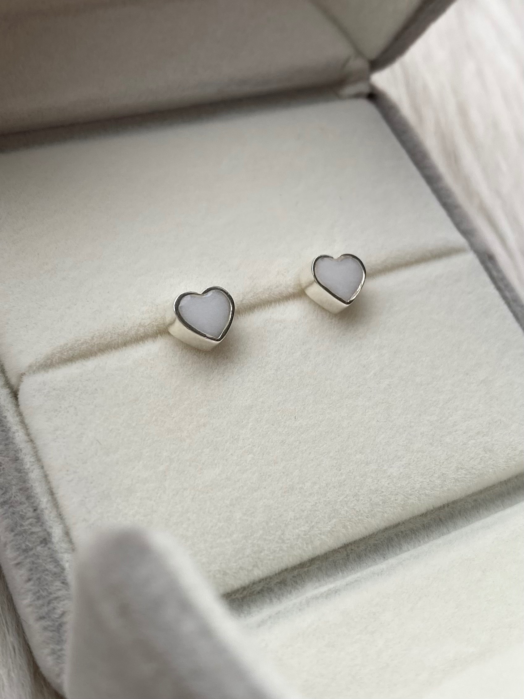 Iskay Pietní stříbrné náušnice SRDCE 5MM,6MM,7MM,8MM Obsah: Pouze Srst, Povrchová úprava: Stříbro Ag 925/1000, Velikost kamínku: 8mm