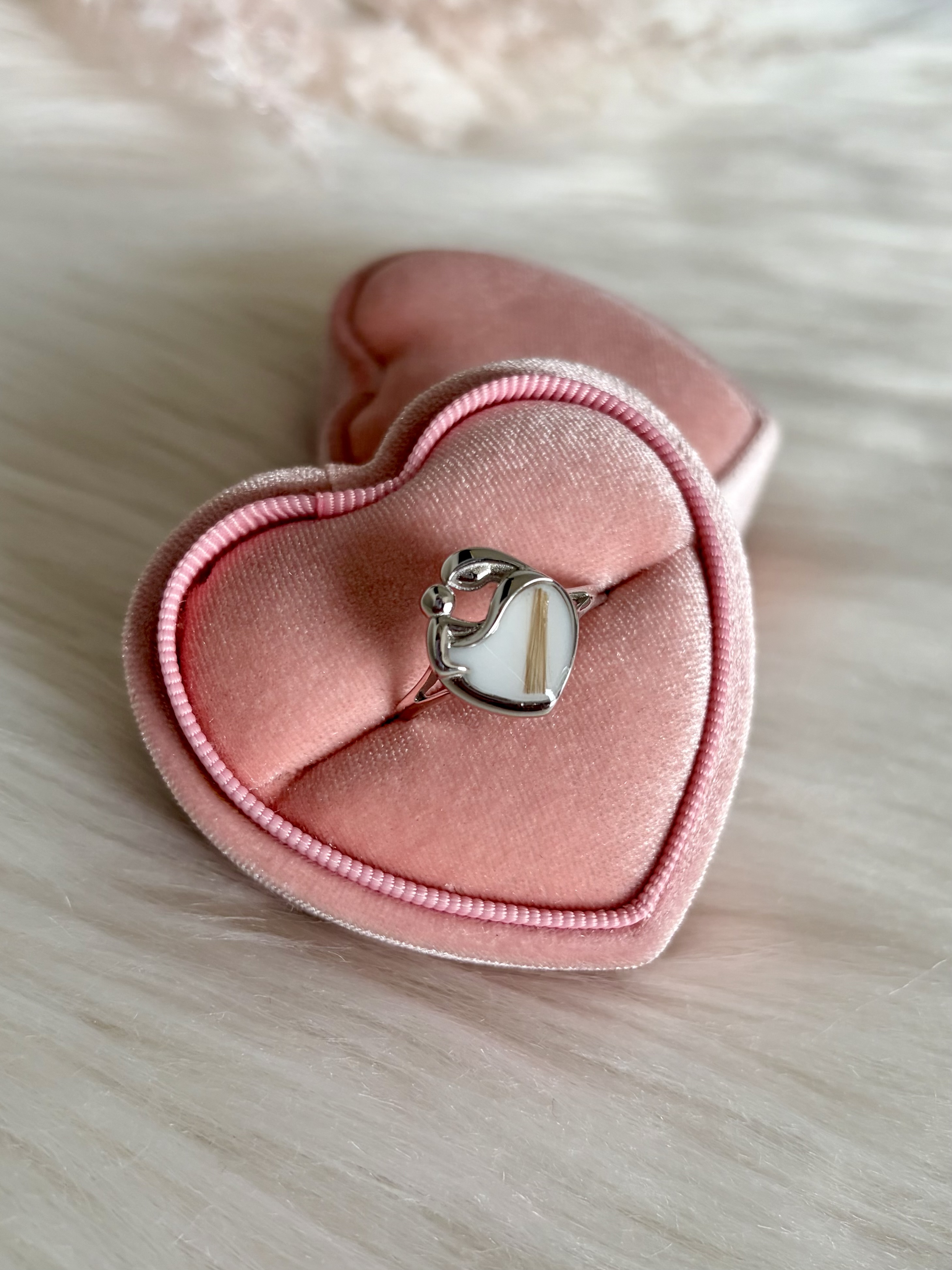 Iskay Pietní stříbrný prstýnek MAMINKA Velikost: 8 (EU: 57-58), Obsah: Pouze Vlasy, Povrchová úprava: Stříbro Ag 925/1000