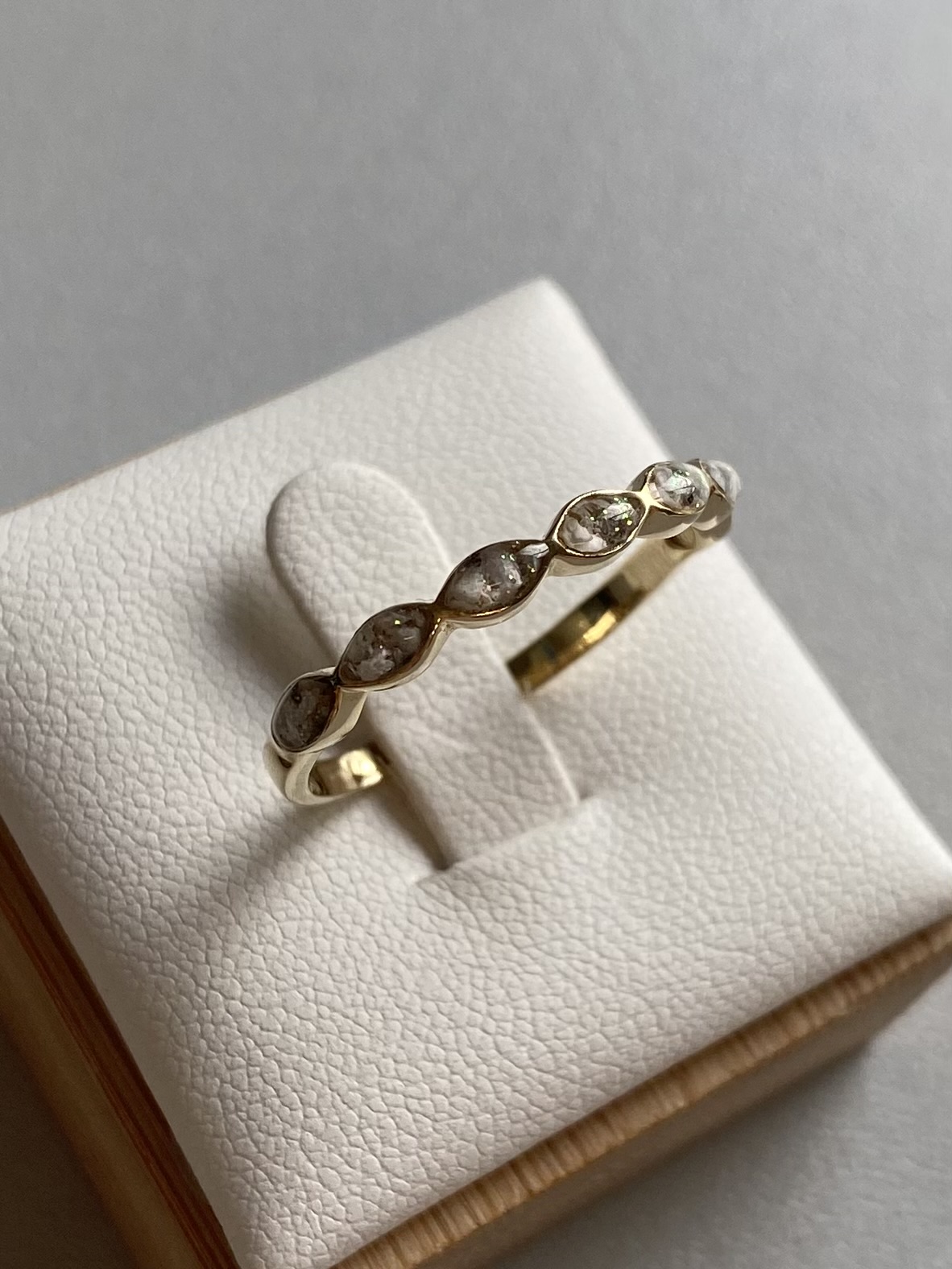 Iskay Pietní zlatý prstýnek FOREVER Velikost: 4 (EU: 47-48), Obsah: Pouze Popel, Povrchová úprava: Bílé zlato