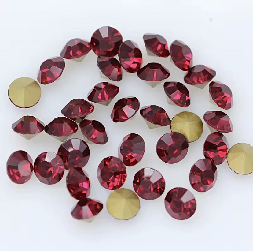 Kubické Zirkony barevné Barevná varianta: Dark siam