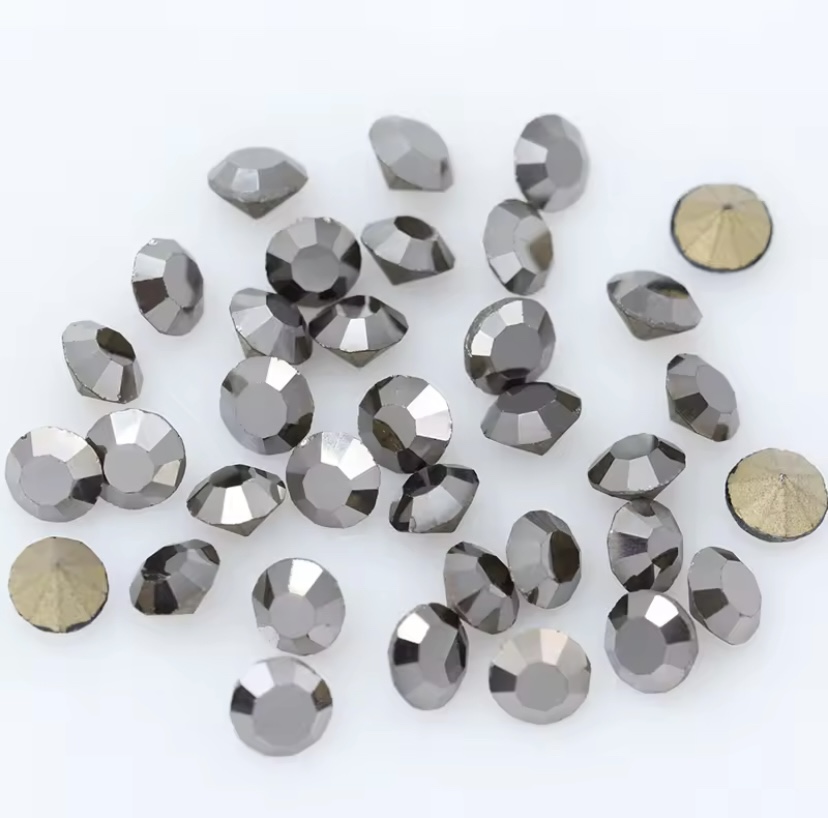 Kubické Zirkony barevné Barevná varianta: Hematite