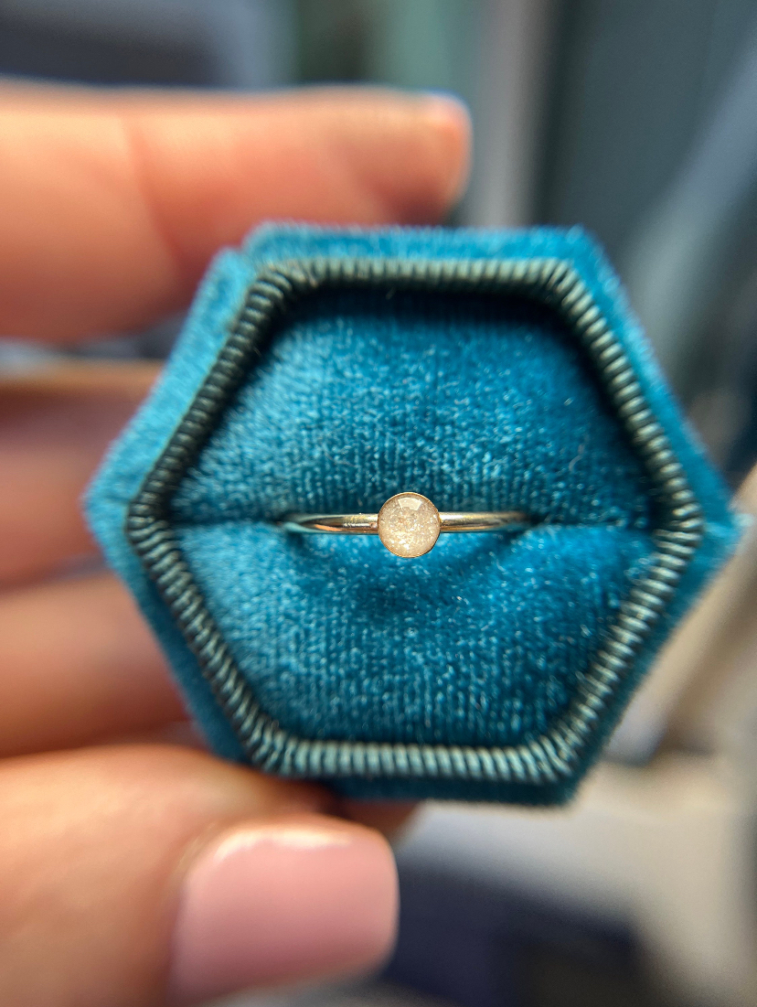 Iskay Pozlacený mosazný prstýnek KAPKA 4MM - Gold filled Velikost: 5 (EU: 49-50), Obsah: Pouze MM