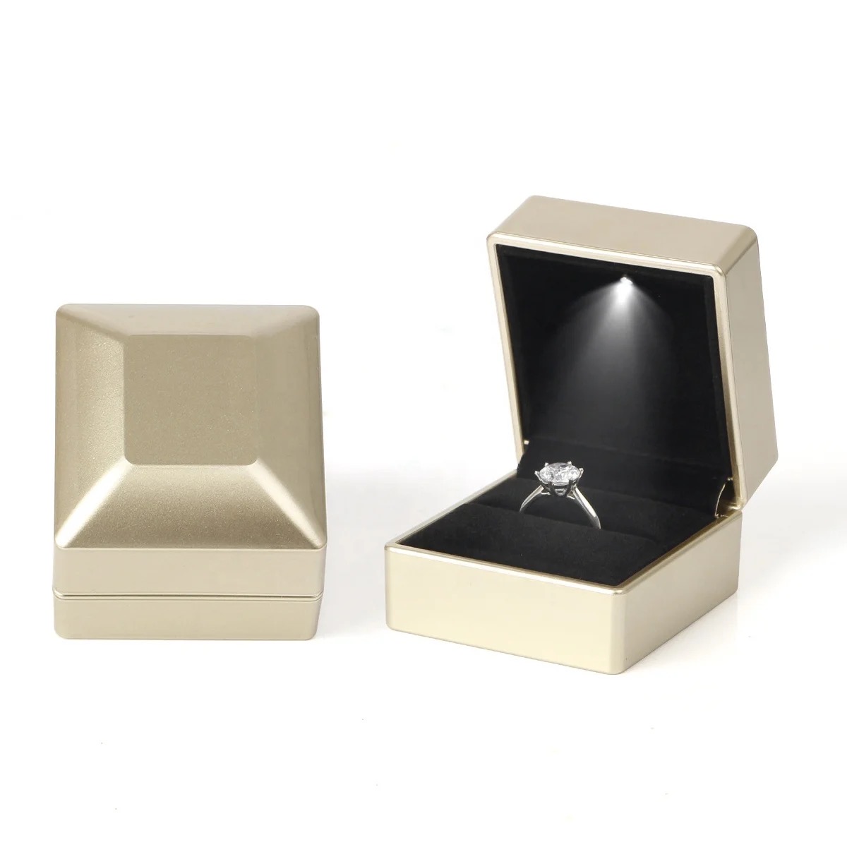 Iskay Dárková krabička na prsten nebo náušnice s LED světlem Barevná varianta: Zlatá