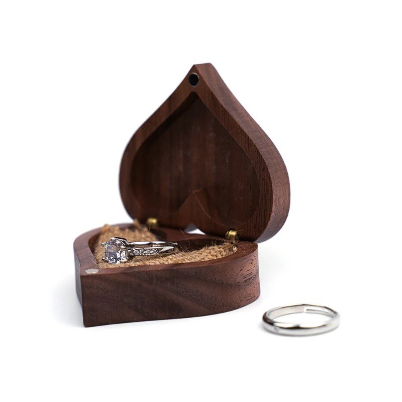 Iskay Dřevěná krabička na prsten ve tvaru srdce