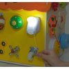 Originálny Montessori Svietiaci activity board domček