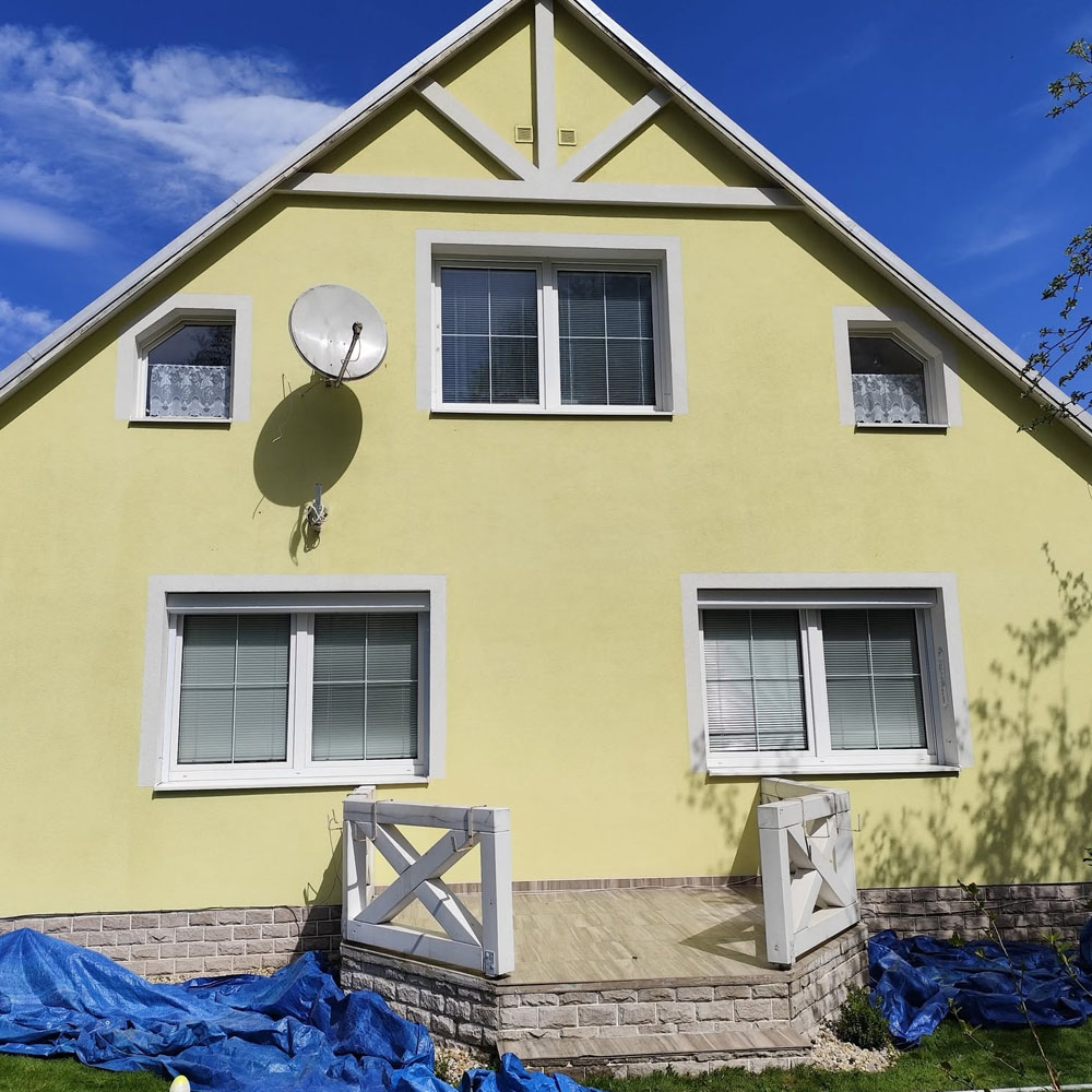 Je čištění a impregnace fasády nebo dlažby bezpečné pro rostliny, půdu a zahradu?