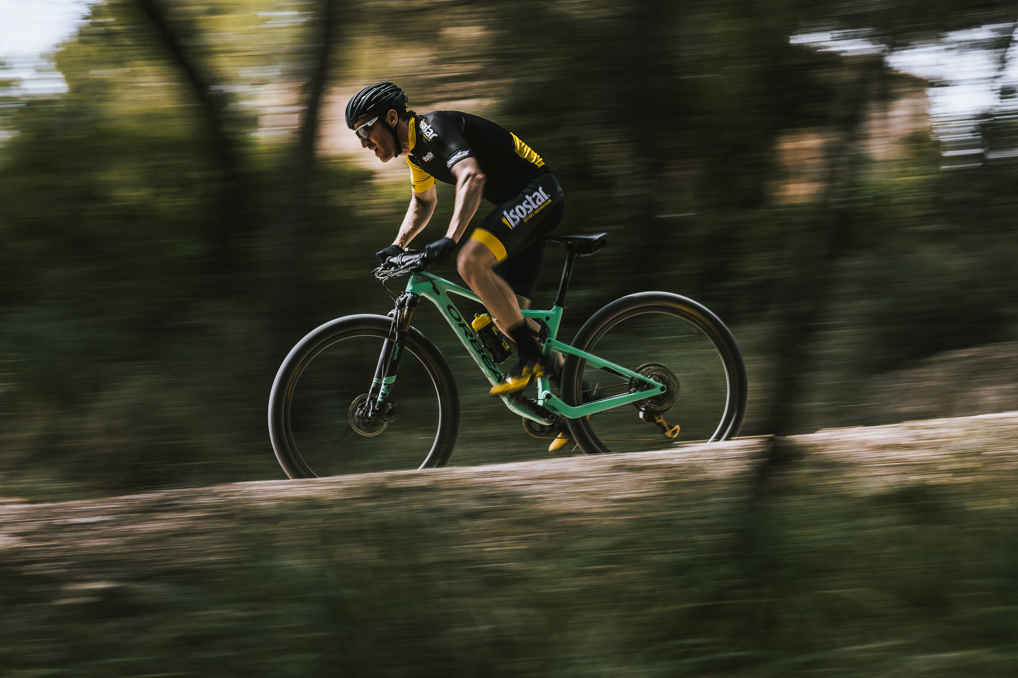 AUTHOR CUP: VÝŽIVA CYKLISTŮ: VYTRVALOSTNÍ TRATĚ