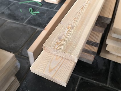 Hoblovaná prkna (plotová) 20 x 95 x 3980 mm sibiřský modřín (Gmelinii, dahurský) - zaoblené hrany VÝPRODEJ