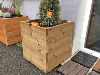 🪴 Vlastní bylinky, zelenina nebo podzimní dekorace? S vyvýšeným záhonem to půjde líp - a ještě to bude dobře vypadat!...