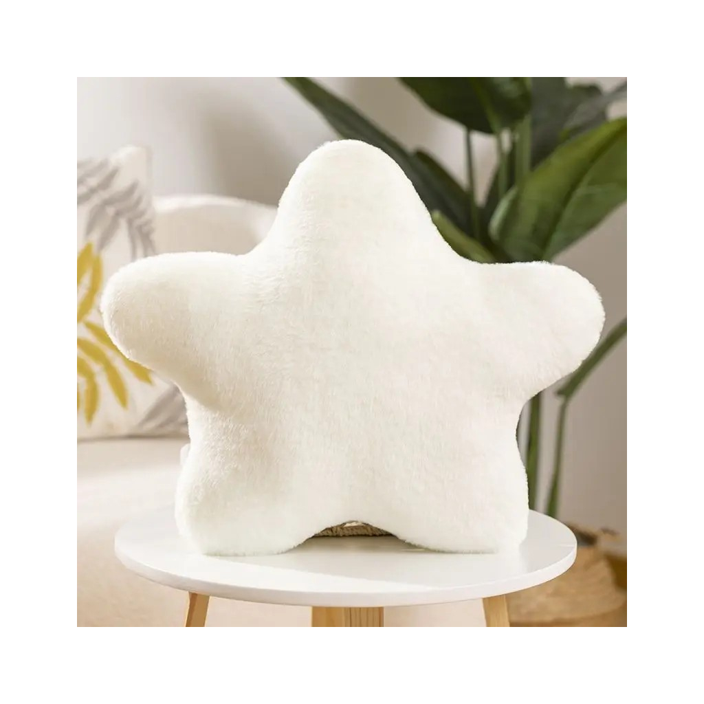 Plyšový vankúš v tvare hviezdy