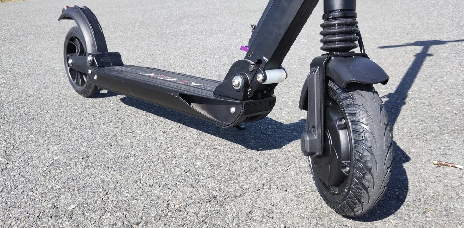 Rychlá, levná a naprosto děsivá: Elektrická koloběžka Kugoo S3