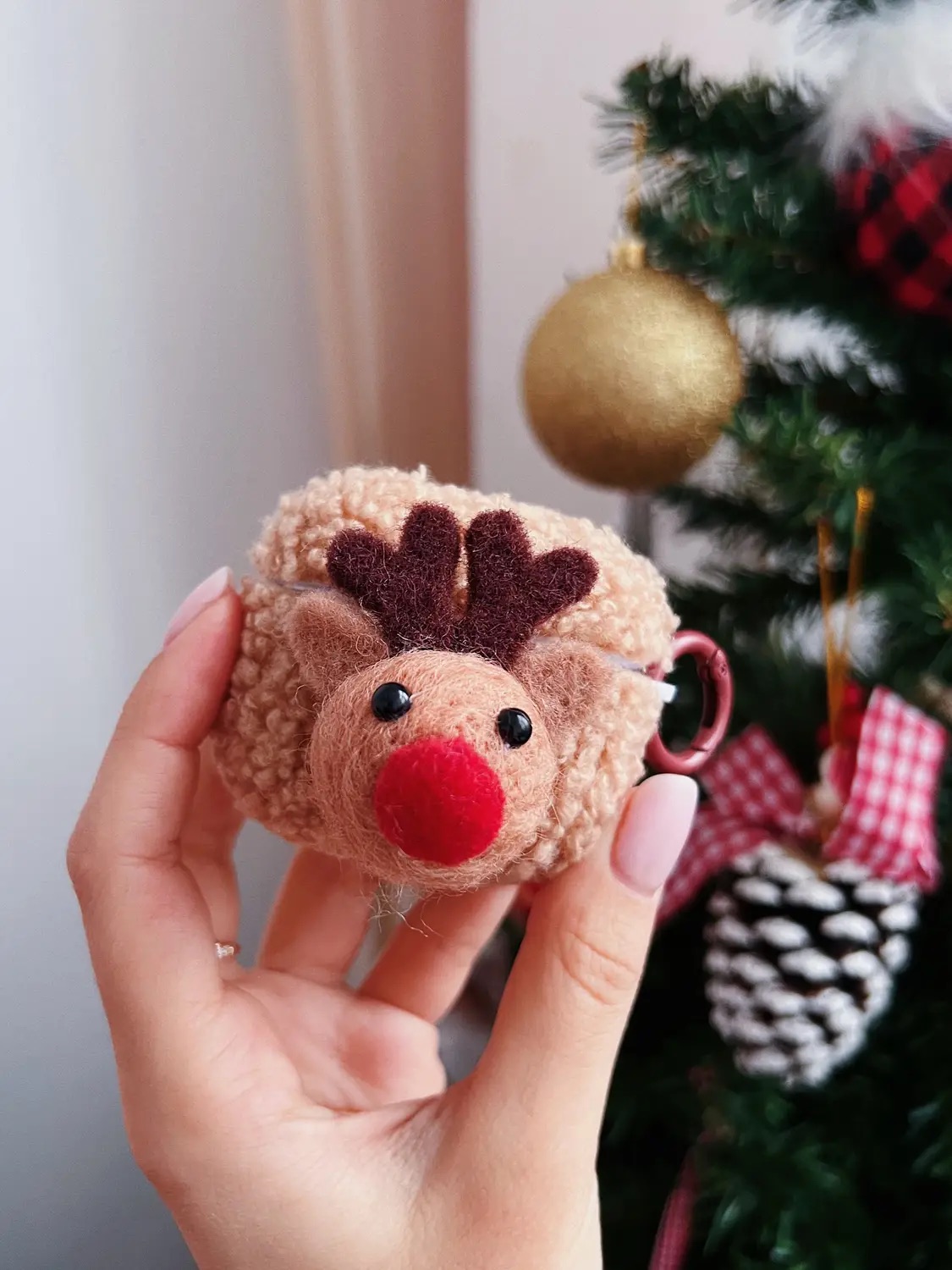 chokhol-plush-deer-dlia-airpods-3-beige-93698985353924