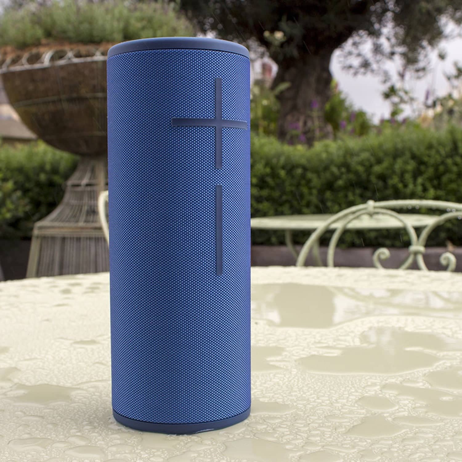 ultimate-ears-ue-megaboom-3-portable-bluetooth-speaker-30663734165700_1500x