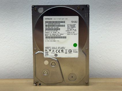 Hitachi HDS723015BLA642 3.5" 1.5 TB front