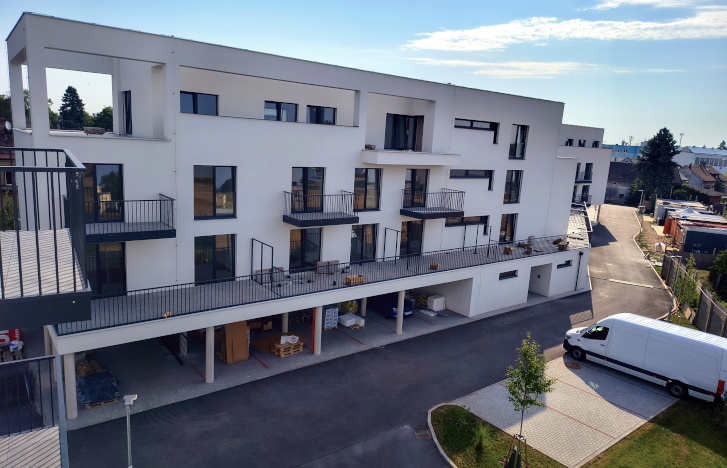 Terče New Maxi pro soubor teras a balkónů bytového domu