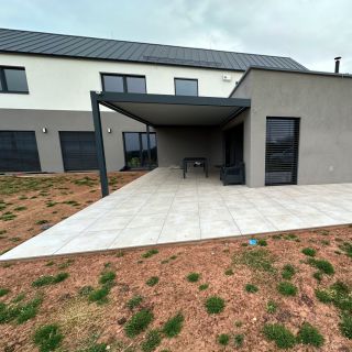 🔥Přinášíme vám fotografie terasy, kterou si zákazník pokládal na terasové terče NEW MAXI svépomocí 💪. Krásná terasa je...