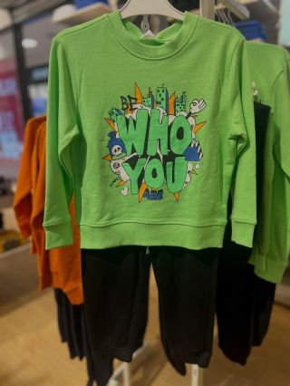 Hledáte outfit, ve kterém bude Váš kluk vidět? 🛍️ Naše barevné soupravy BluKids (mikina + tepláky) jsou jako stvořené pro...
