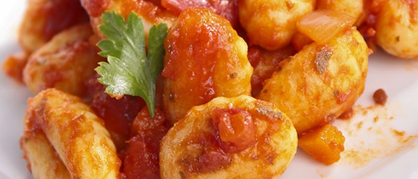 Gnocchi s rajčatovou omáčkou (di patate al pomodoro)