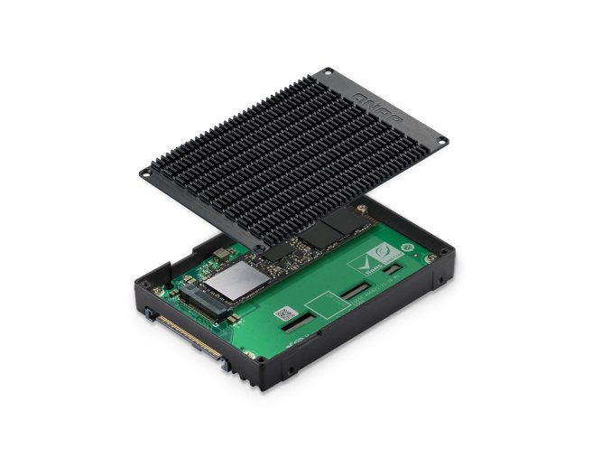 QNAP adaptér QDA-UMP4A (1x M.2 2280 PCIe 4.0 x4 NVMe SSD slot v 2,5" U.2 PCIe 4.0 NVMe SSD rámečku)