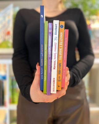 Tudtátok, hogy február 14. nemcsak a szerelmesek ünnepe, hanem a Könyvajándékozás Nemzetközi Napja is! ♥️Ajándékozzatok...