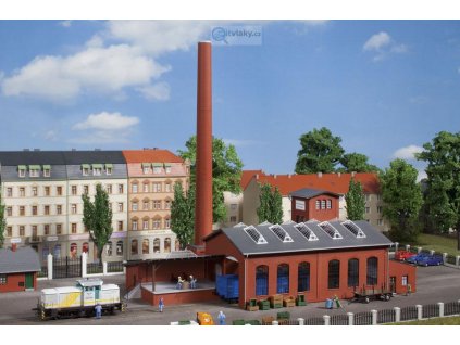 TT - Tovární budova s bránou pro vagóny s komínem / Auhagen 13341