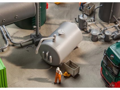 =CONCATENATE(G892," ",L892)