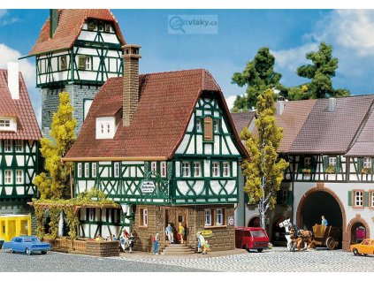 =CONCATENATE(G1121," ",L1121)