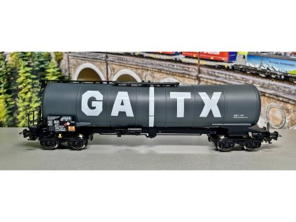 H0 - cisterna se zkoseným kotlem Zans "GATX" / PIKO 54909