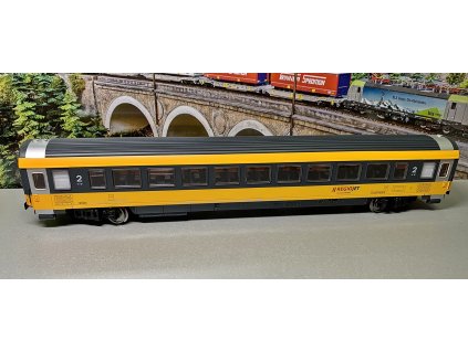 H0 - osobní vůz"Regiojet", CZ-SK, zkrácený / PIKO 57647