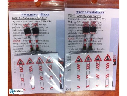H0 - Světelný přejezd 2x červená+ 1x bílá, dvoukolejný / H0945 Němeček
