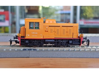432947 4 tt dieselova lokomotiva tgk2 t203 kaluga cz ep iv piko 47522