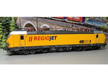 H0 - lokomotiva Vectron RegioJet a 2 osobní vozy / LS Models 18000