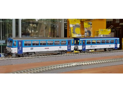 H0 - motorový a přípojný vůz 810 ČD NAJBRT / Roco 70378